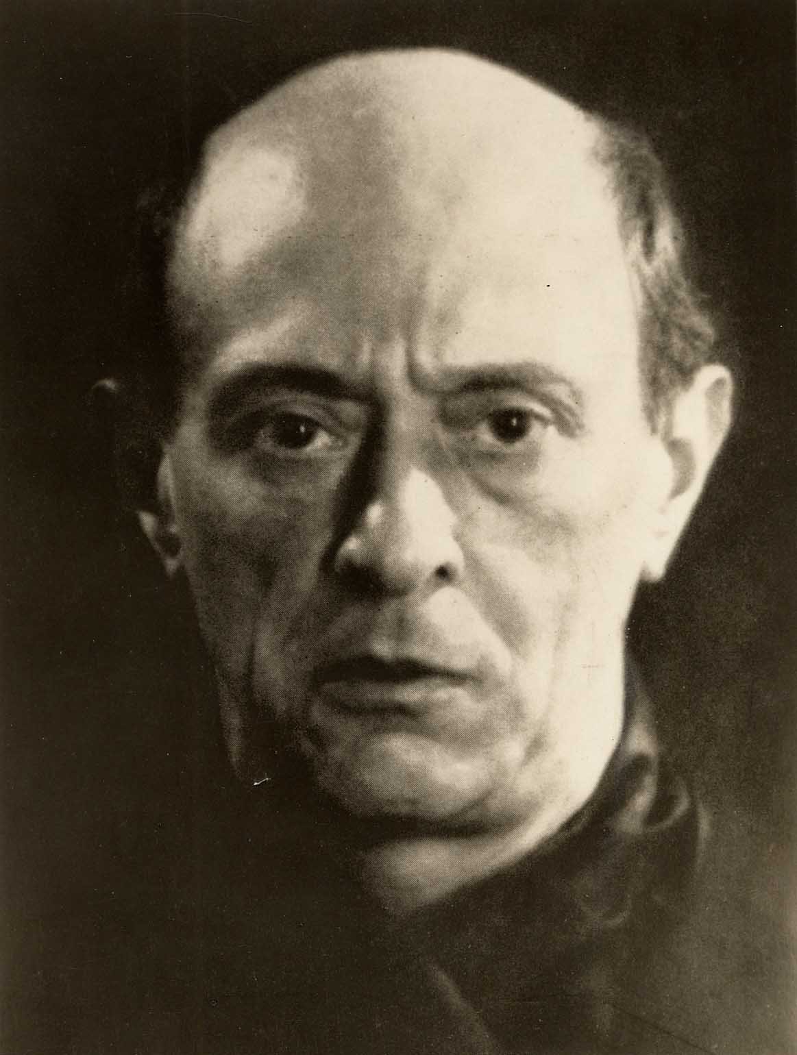Fotografía de Arnold Schoenberg en 1948