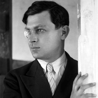 Fotografía de Tristan Tzara en 1920